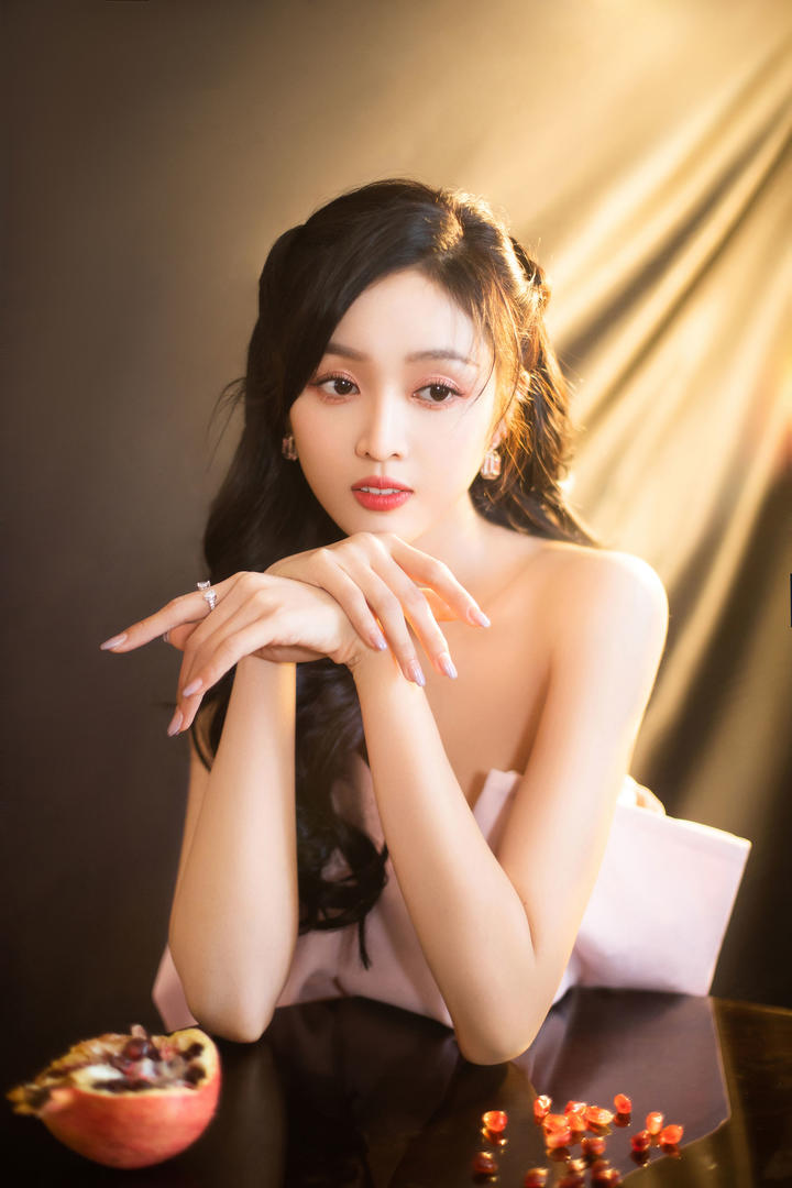 中国美女明星吴宣仪个人美照欣赏