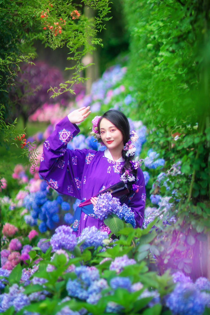 花园里的清纯日本和服美女欢欢高清写真图片