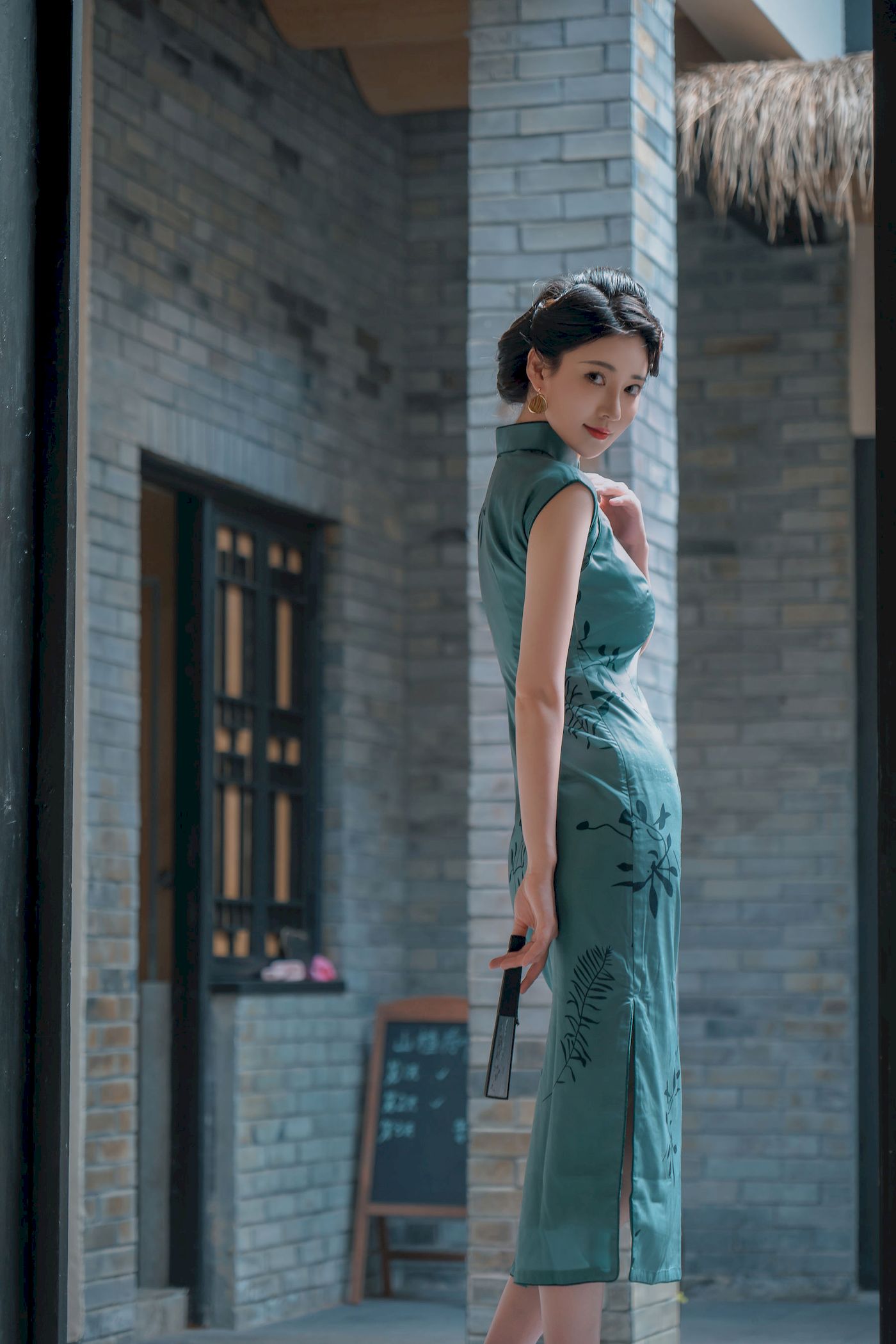 Nnian身穿旗袍民国风衬托完美身材海上花主题写真