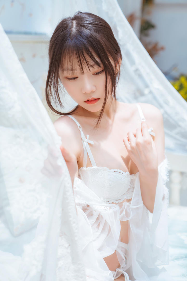 亚洲精品1919清纯女生大胆私拍套图专区下载