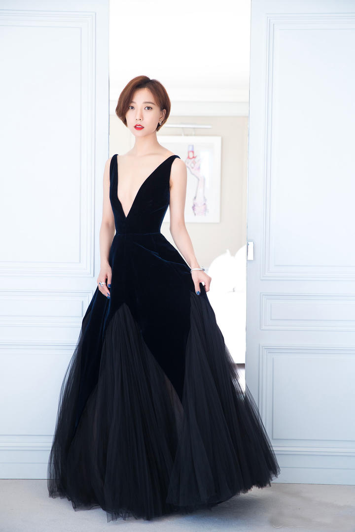 优雅气质美女明星专区王珞丹唯美艺术照图片