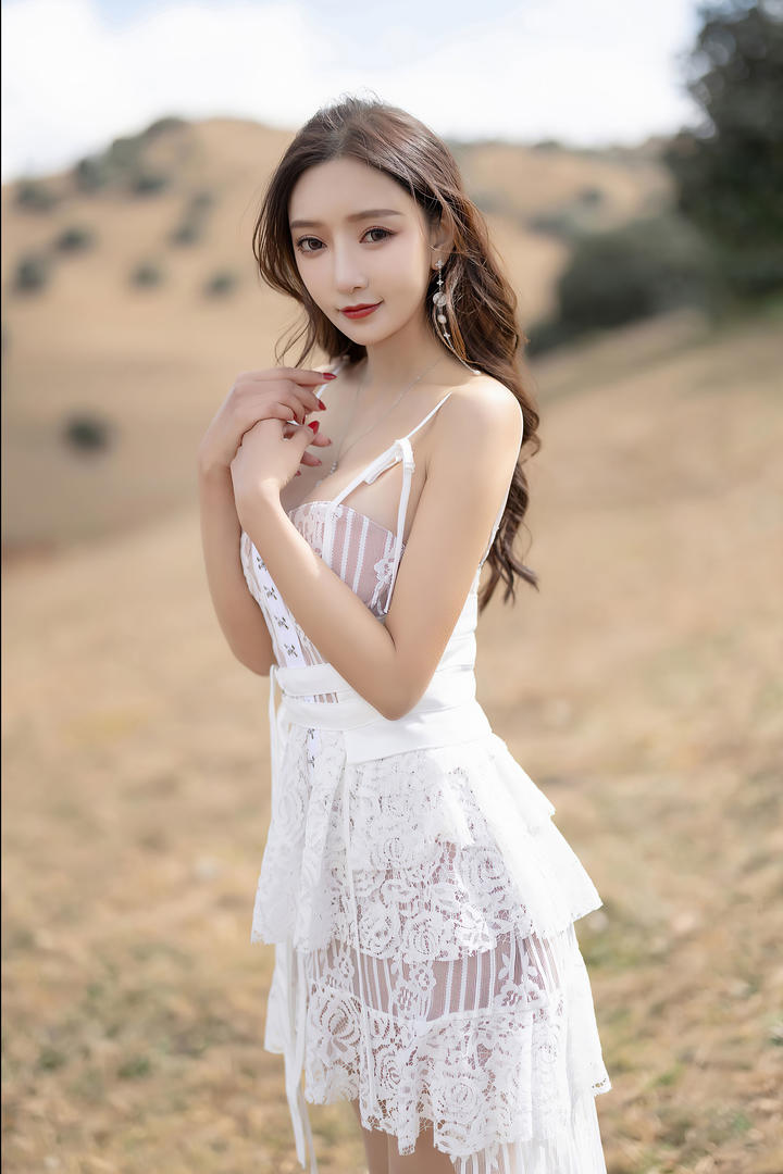 穿半透明裙子的清纯美女模特王馨瑶美女壁纸图片