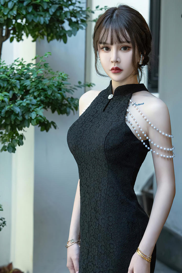 凹凸有致的极品旗袍美女美女性感写真图片