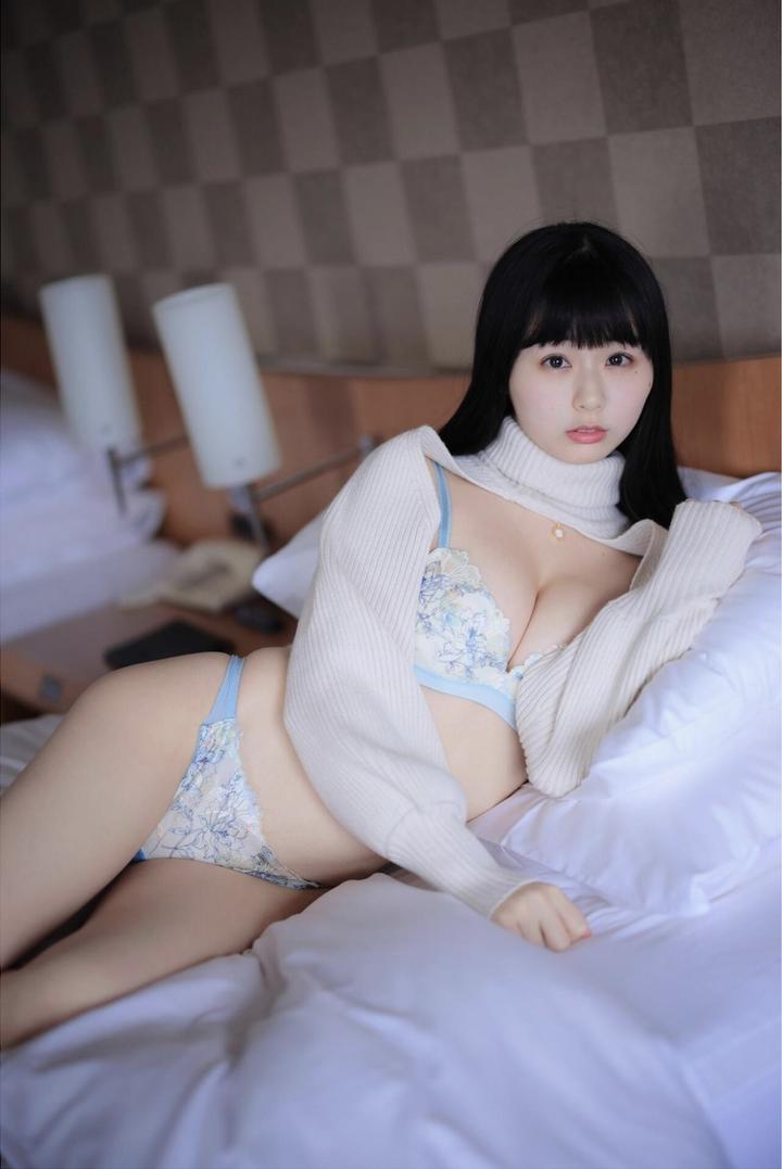 玉体横陈的极品白嫩软妹138人但人文艺术图片