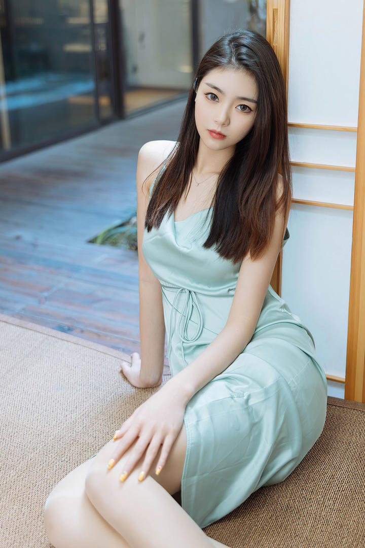 高颜值清纯美女嫩模可樂唯美女生壁纸写真图片