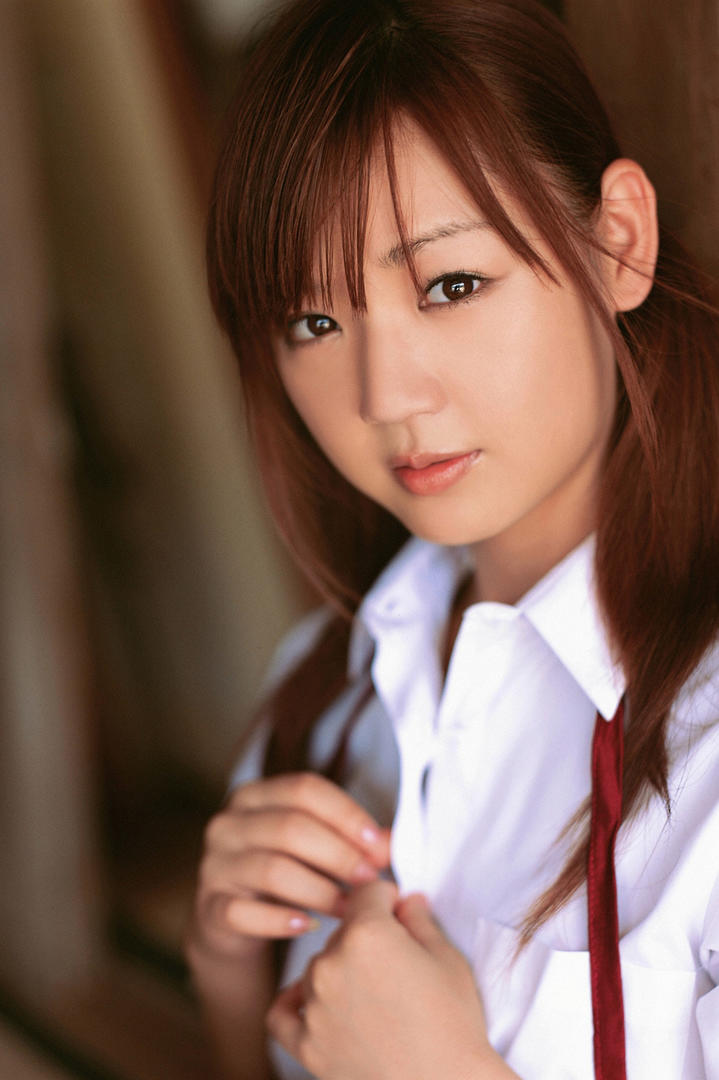 解开扣子的日本清纯美女高中生性感写真图片