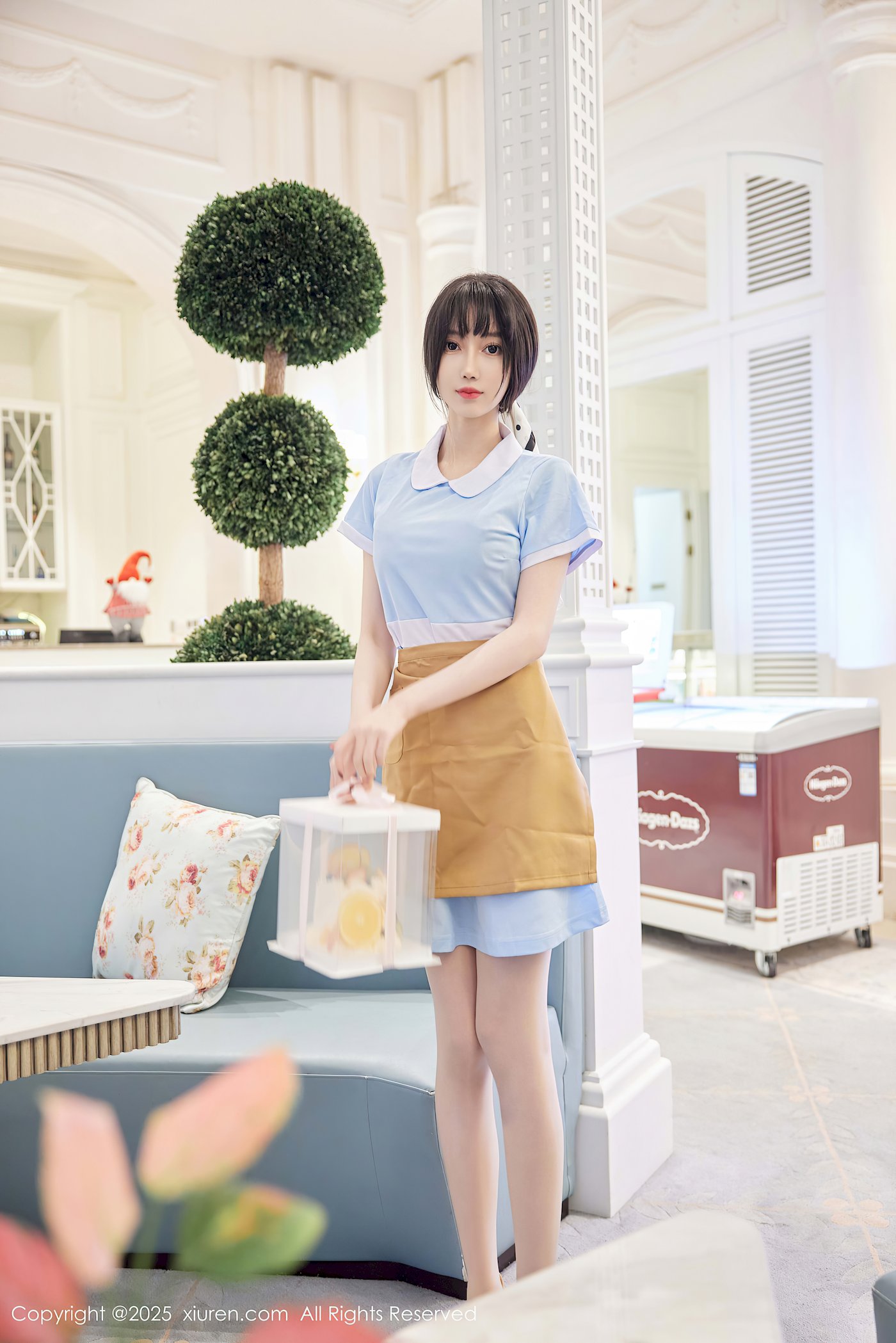 秀人网模特玥儿玥er蓝色连衣短裙诱人肉丝杭州旅拍