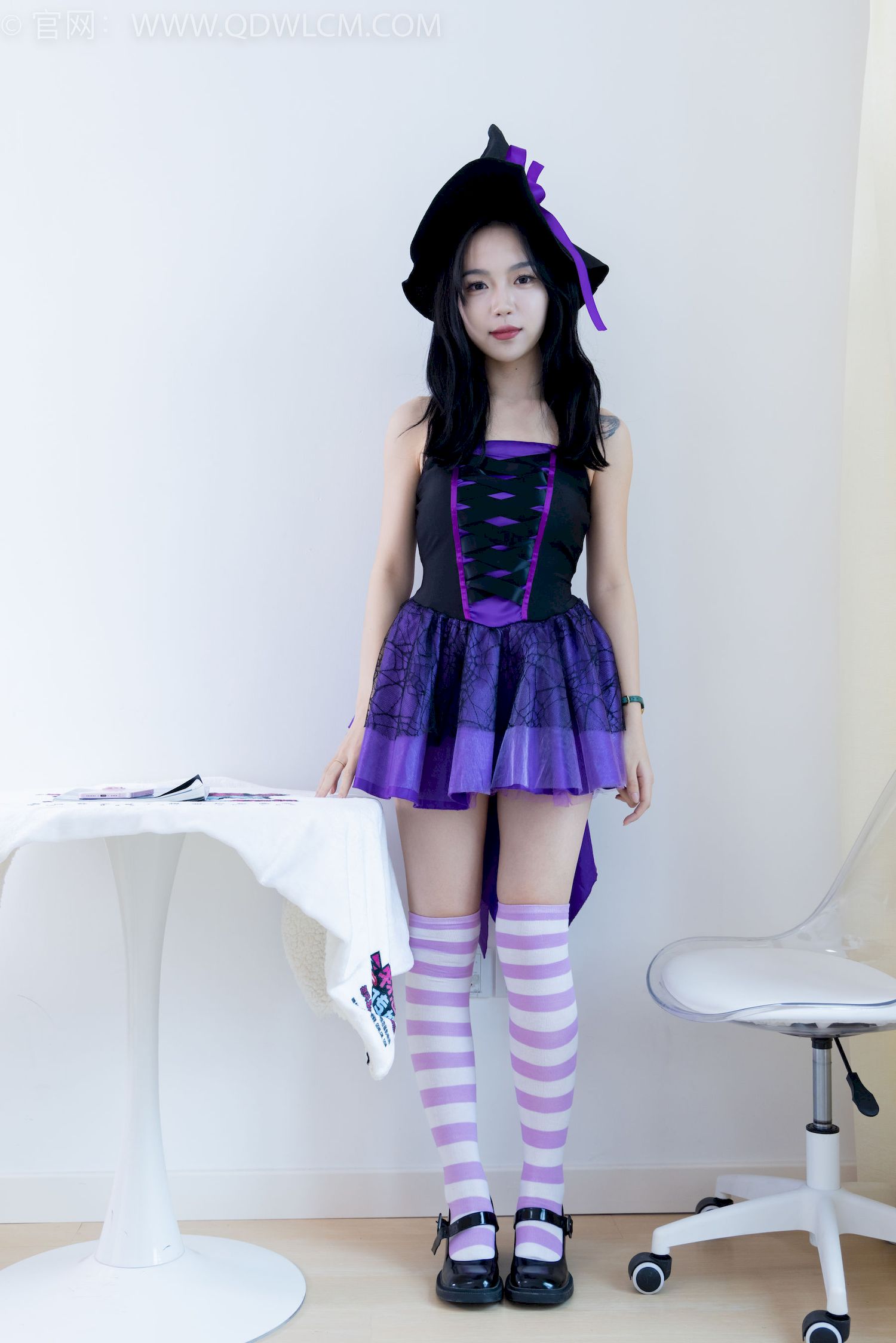 物恋传媒居家女友纱纱长筒袜巫女帽色服饰写真