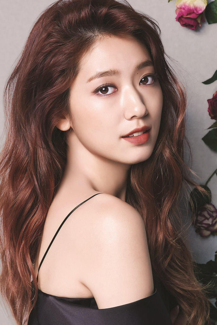 韩国美女明星朴信惠长发飘飘