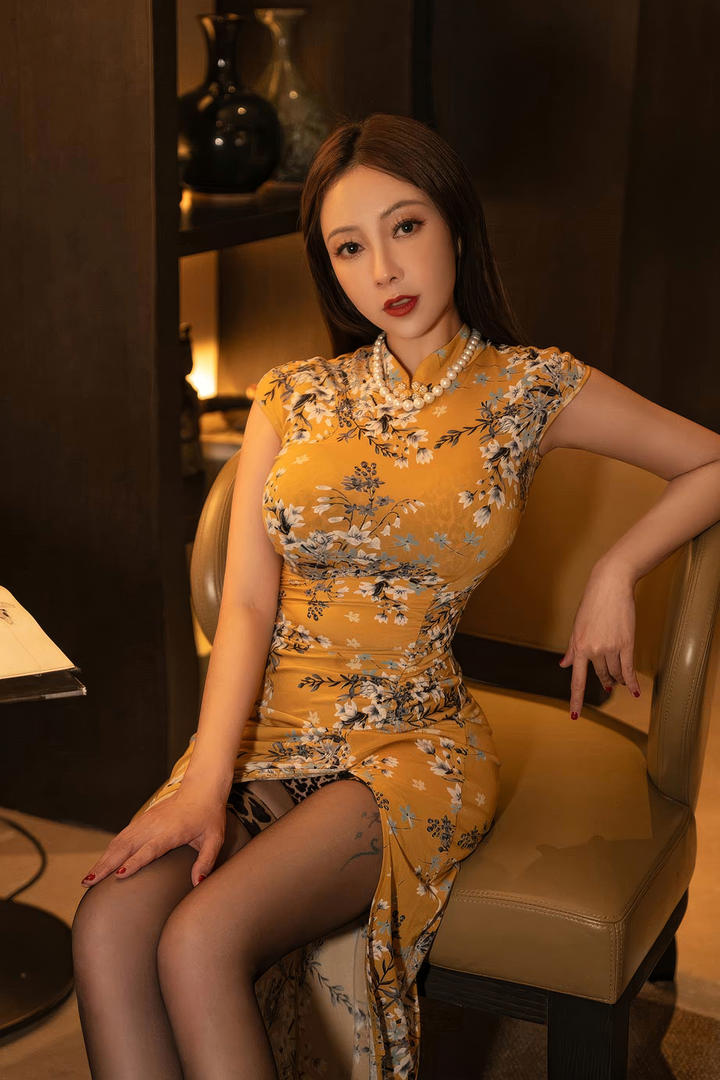 雍容华贵的性感旗袍美女高清图片