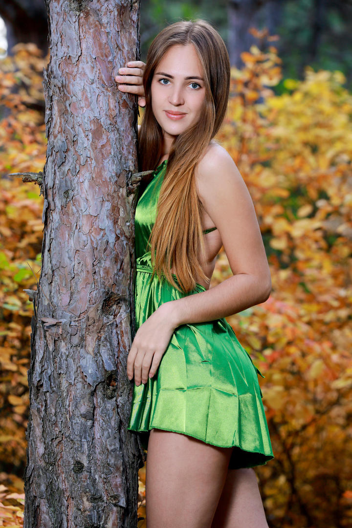 欧美性感美少女户外艺术写真图片