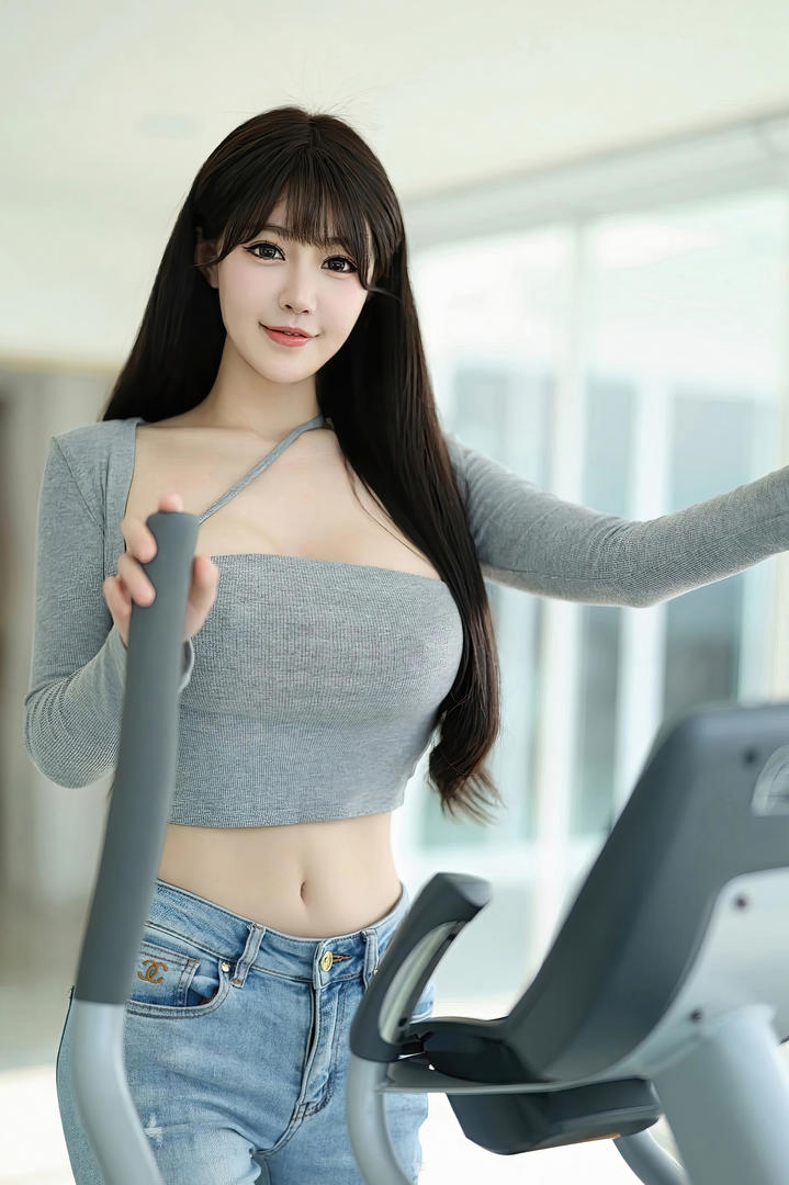 穿牛仔裤的丰满微胖美女朱可儿健身图片