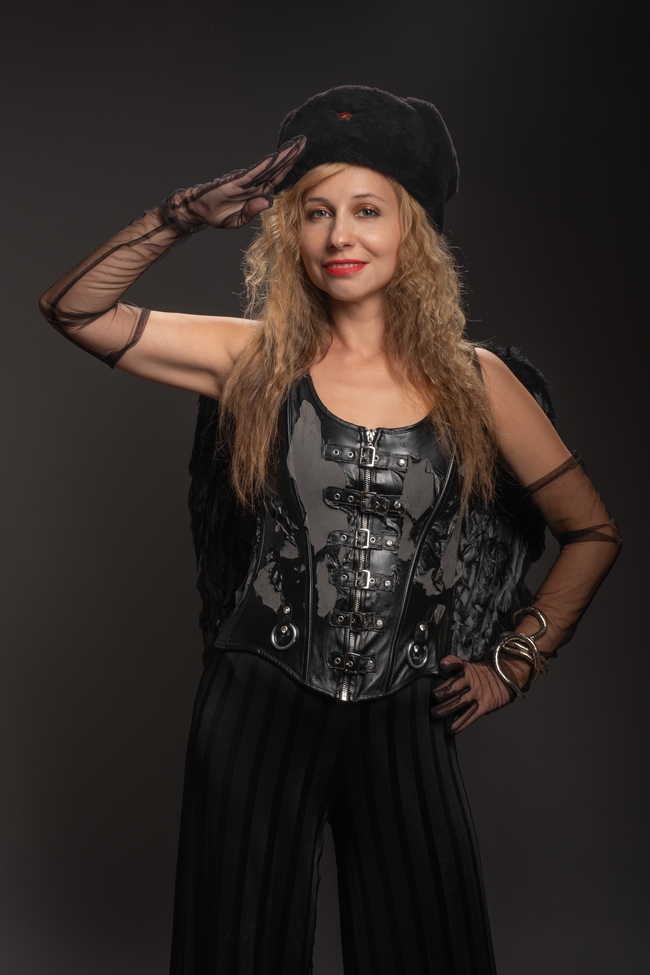 欧美黑色天使美女cosplay艺术写真图片