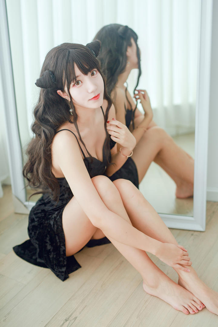 Coser黑川116美女超短裙艺术写真摄影图片