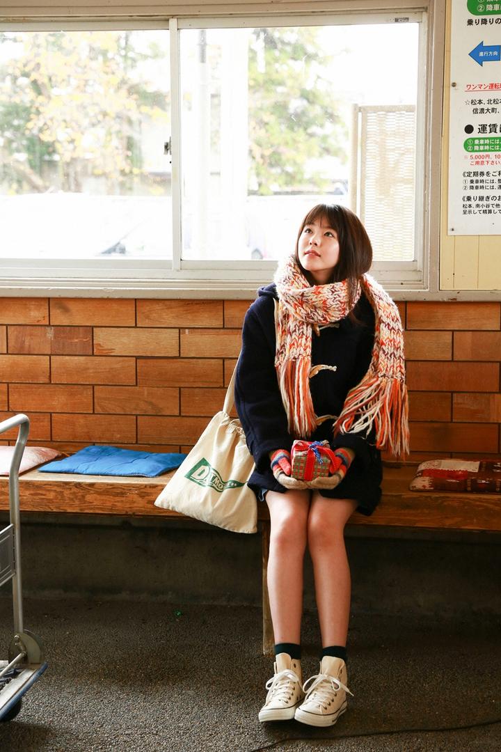 日本学院范甜美女生摄影图片
