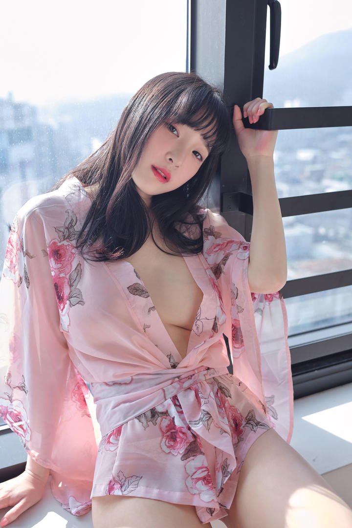 韩国粉色睡衣美女69久久久久精品9999写真图片