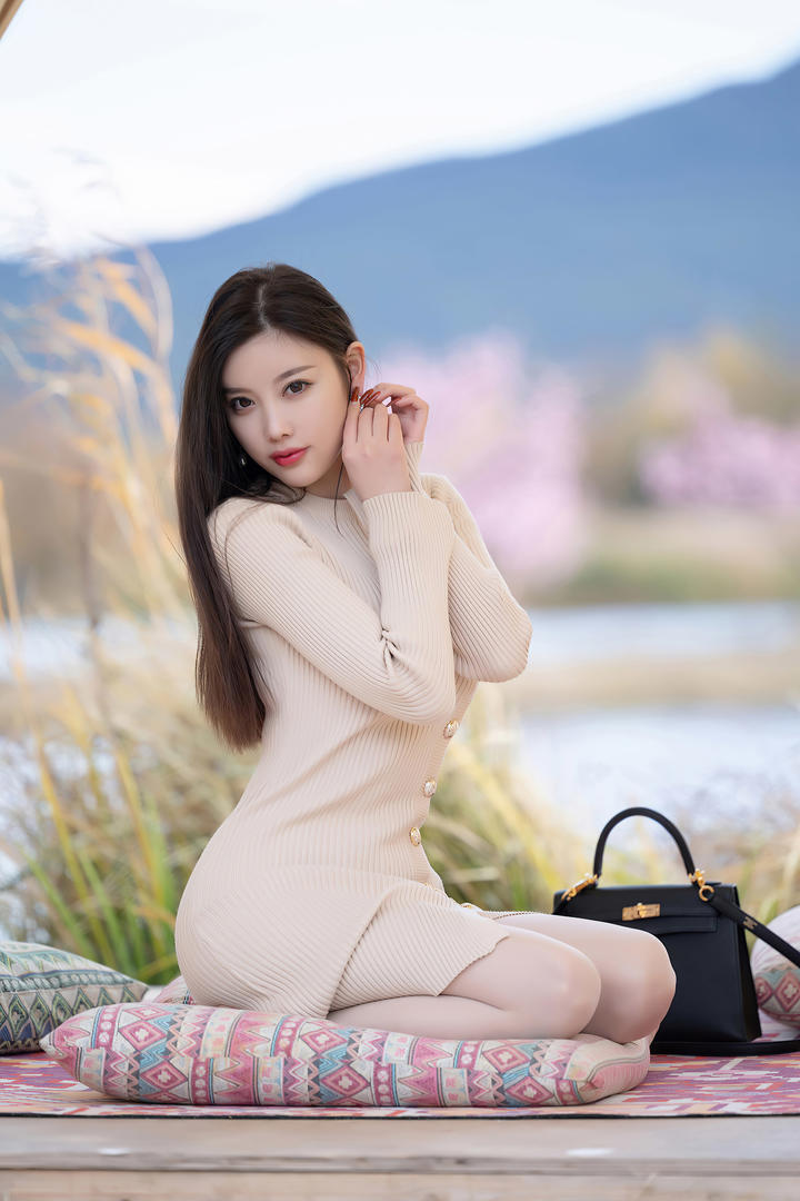 秀人网当红性感嫩模美女116杨晨晨最新户外露营写真套图