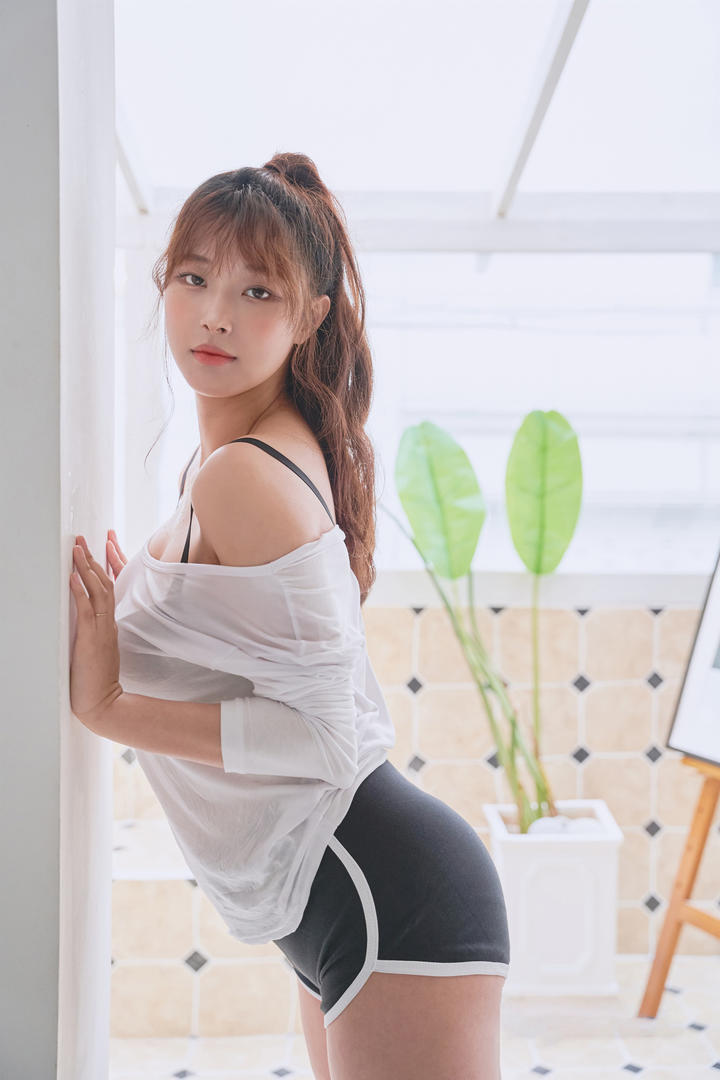 韩国超短裤美女图片