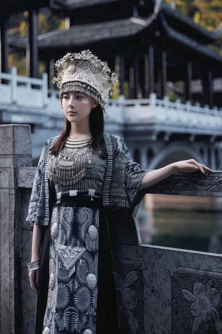 凤凰古城约拍苗族美少女高清人像摄影图片