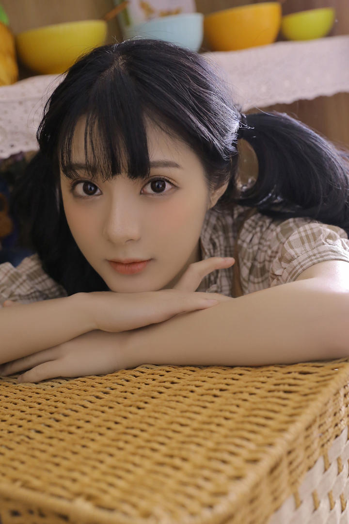 长相精致的双马尾可爱女生头像图片