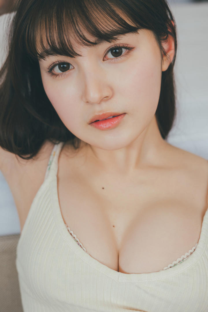 亚洲精品日本rentiyishu美女大胸性感图