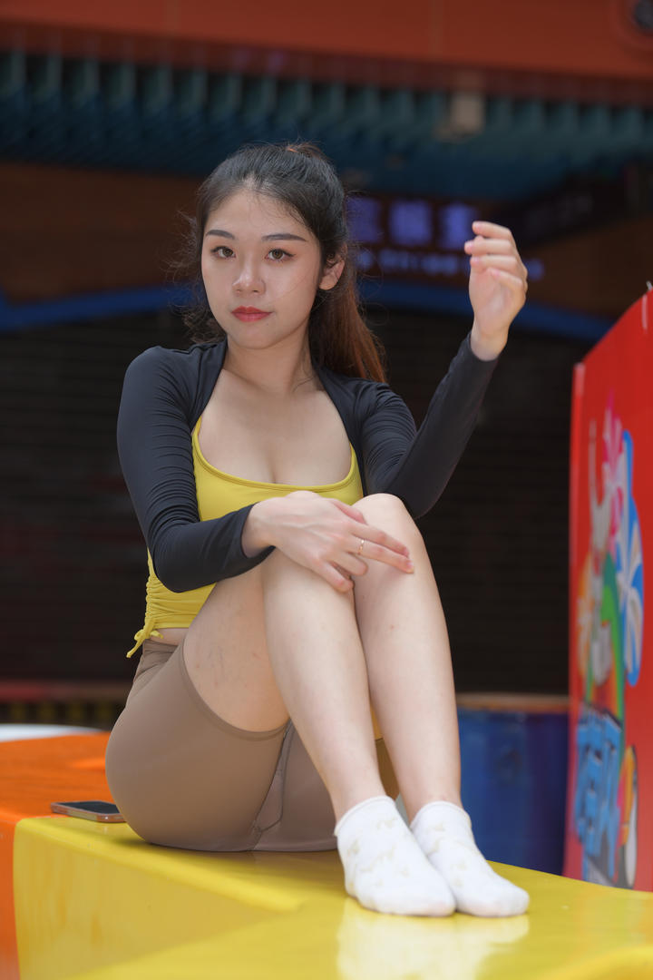 国内高清紧身裤美女模特写真图片大全