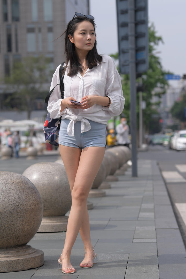 街拍热裤美女超短时尚图片下载高清