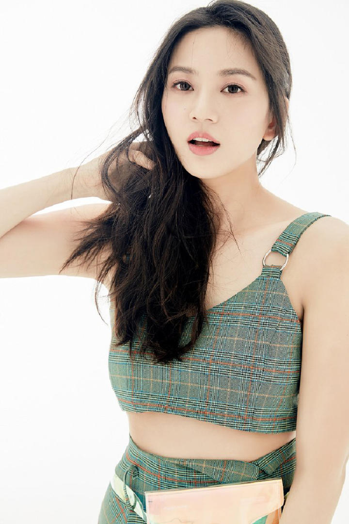 高清美女明星唐本写真图片