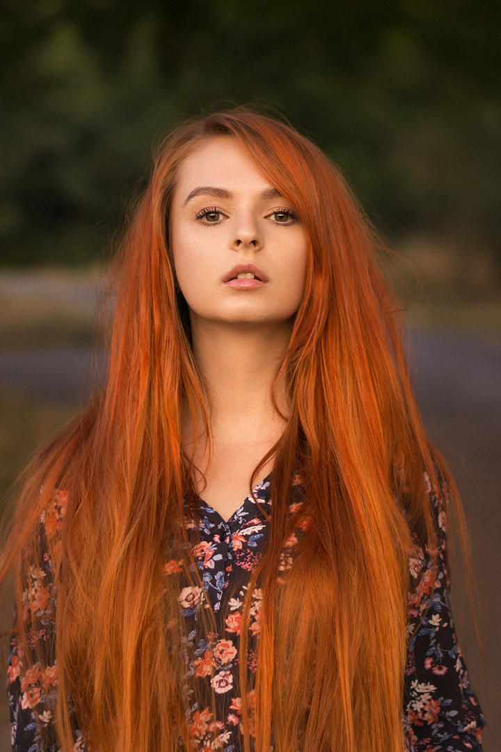 橙红色头发的欧美女生写真