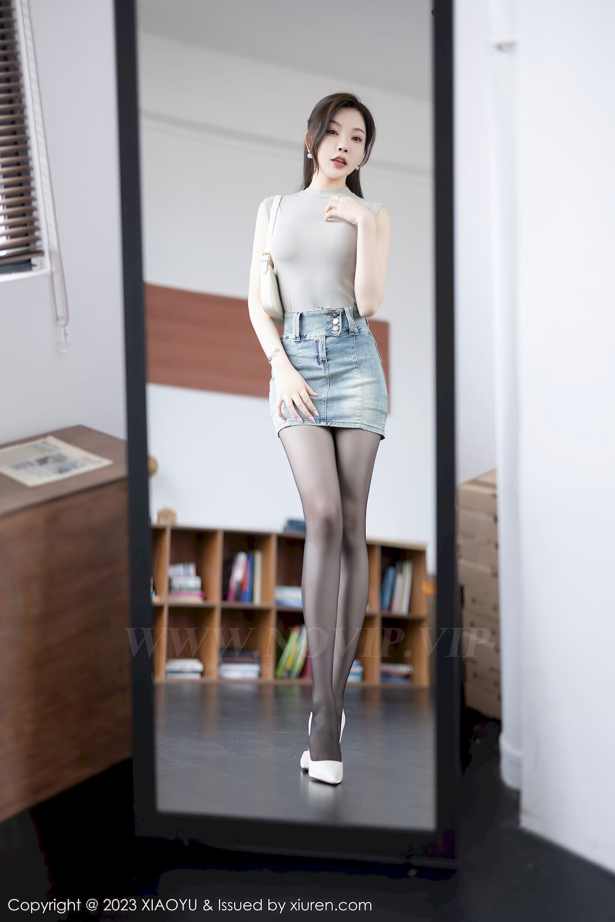 语画界性感女神徐莉芝Booty收身上衣牛仔短裙丽质写真