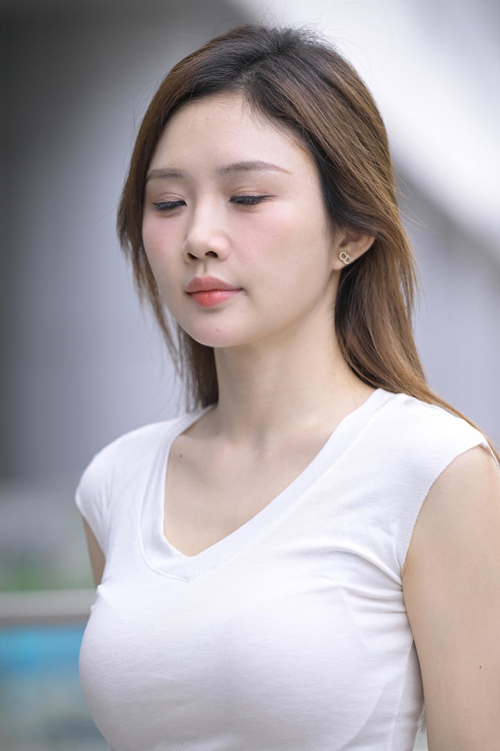 亚洲街拍成熟紧身瑜伽裤美女高清壁纸图片