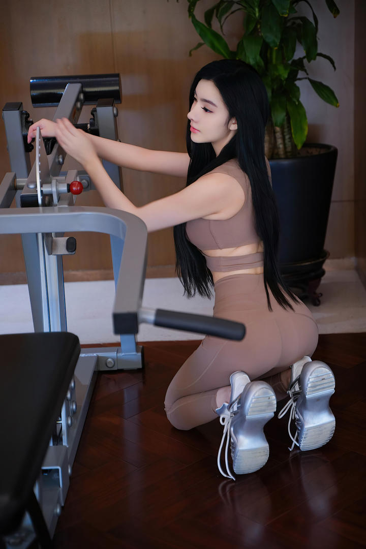 性感蜜桃臀美女健身798艺术摄影图片