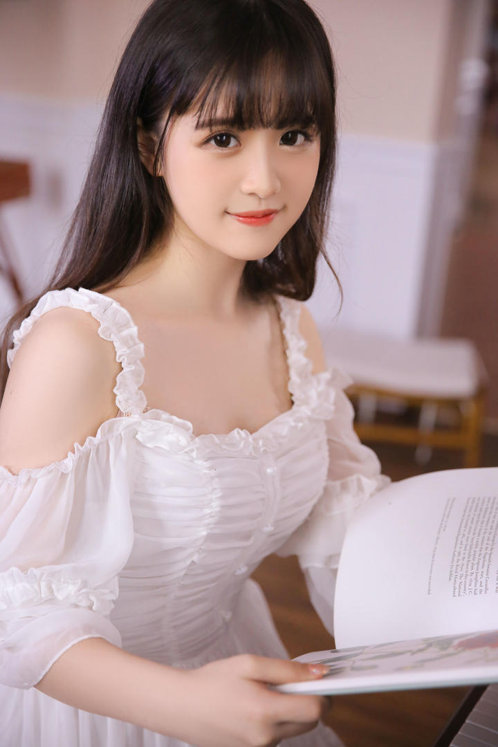 看书的清纯甜美女生头像图片