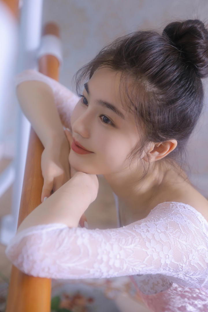 芭蕾舞艺校女大学生艺术照写真集下载