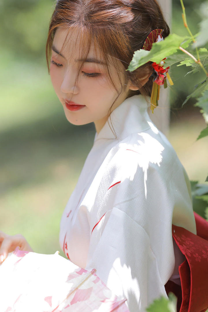 超高清阳光下的清纯古装美女图片