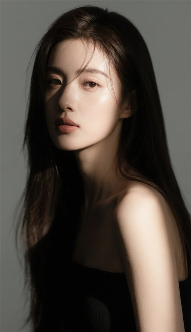 亚洲模特美女光影艺术人像摄影图片