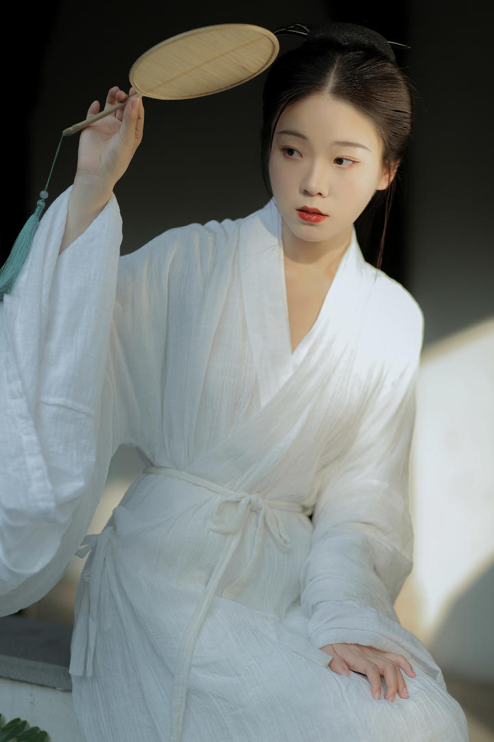 一袭白衣的唯美清纯气质古装美女高清壁纸图片