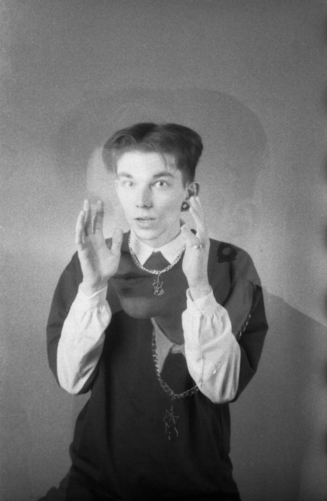 黑白艺术帅哥写真图片