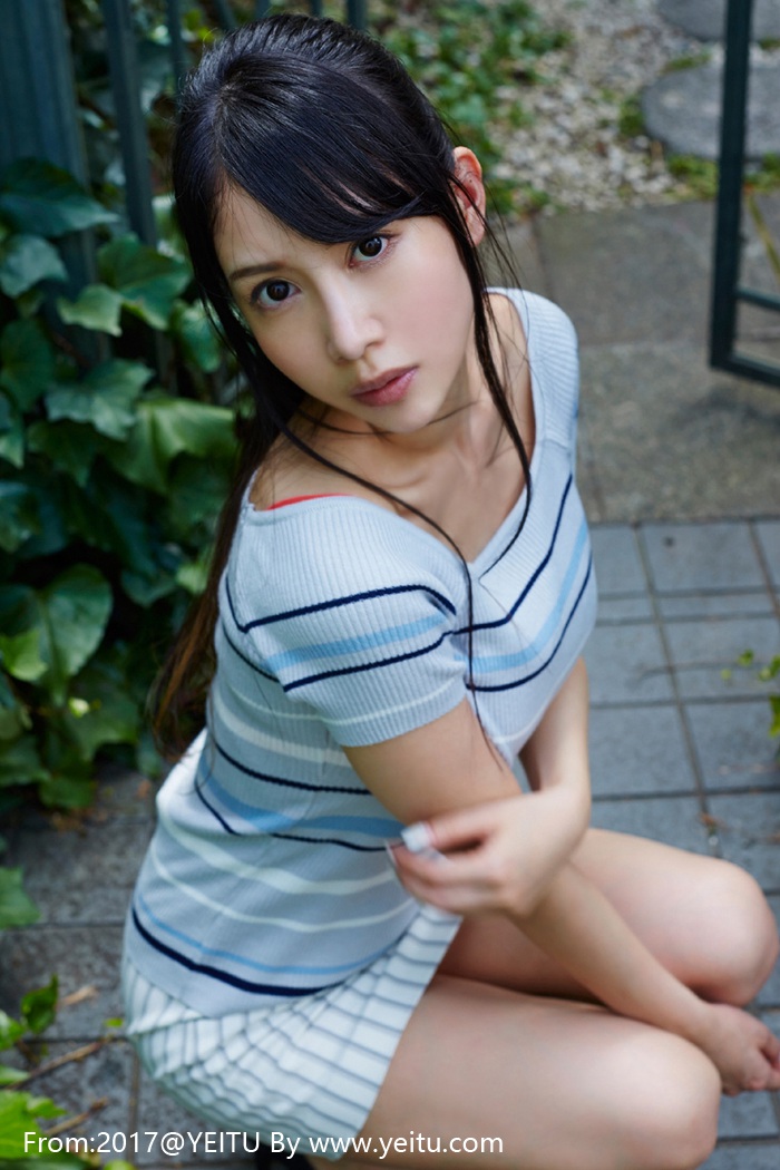 日本写真偶像青井花护士装制服诱惑性感内衣私房套图