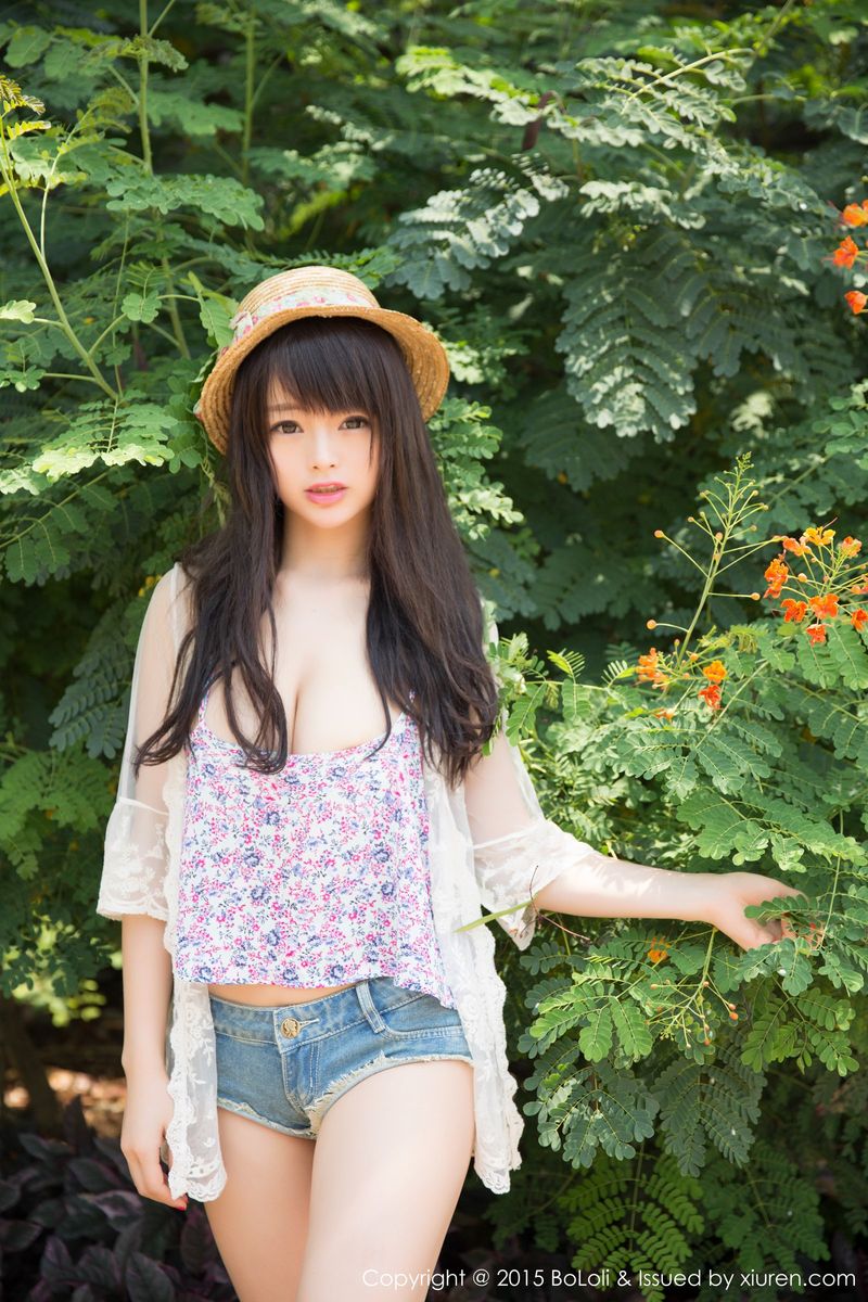 波萝社性感美女AngelaLee李玲童颜巨乳户外诱惑三亚旅拍