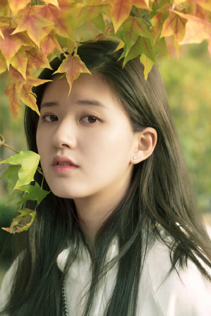 90后美女明星赵露思特写图片