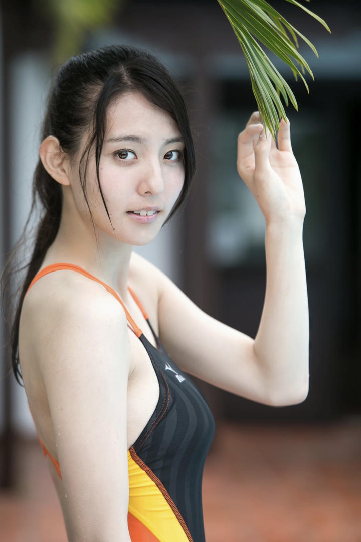 日本本生素人极品粉嫩美女性感艺术照片
