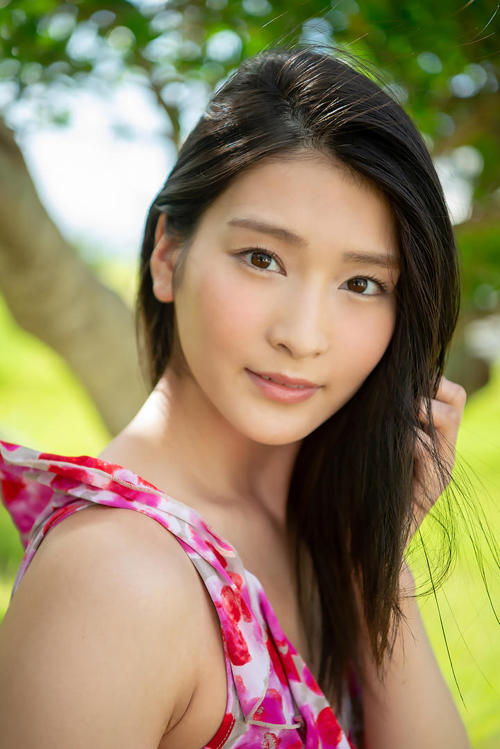 清纯日本女生野外艺术写真照片