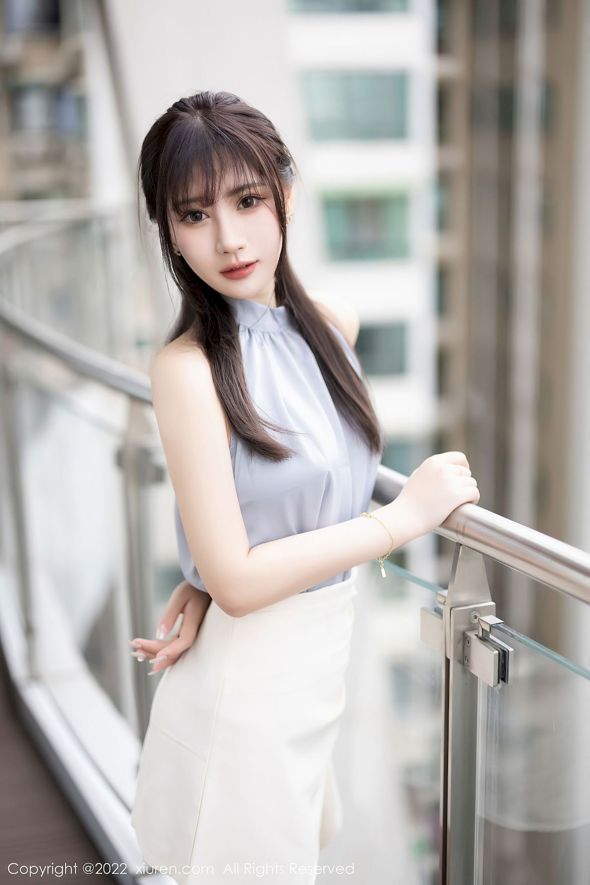 秀人网美女模特张欣欣淡蓝色上衣搭配白色短裙性感写真