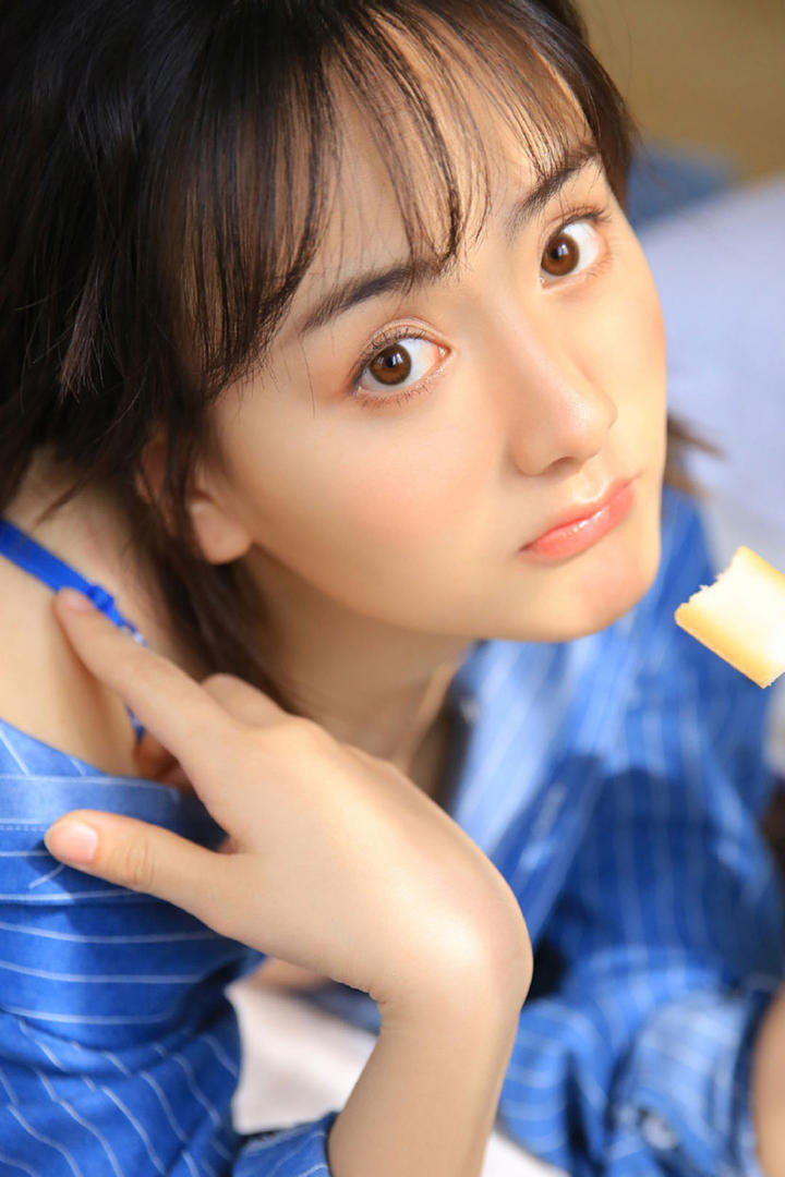 吃饼干的可爱女生头像图片大全