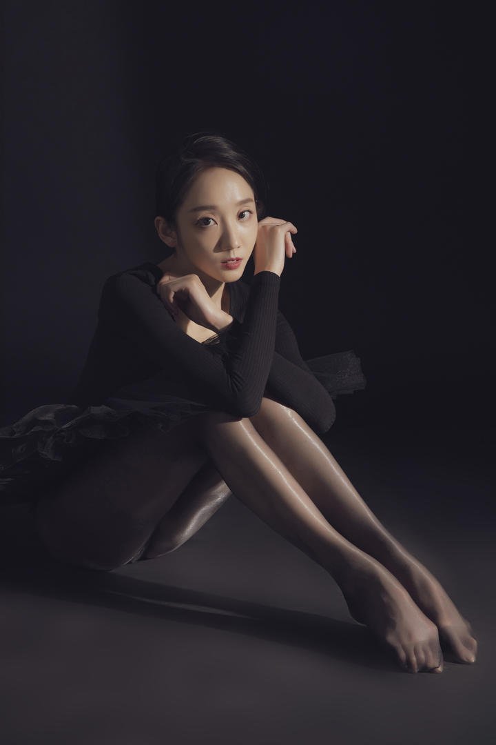 高清美腿舞蹈老师清清人体艺术写真图片