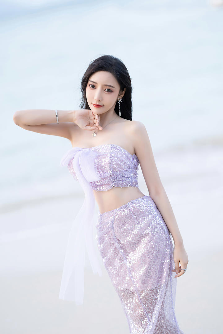 克拉女神王馨瑶GOGO人体艺术美女沙滩摄影图片下载