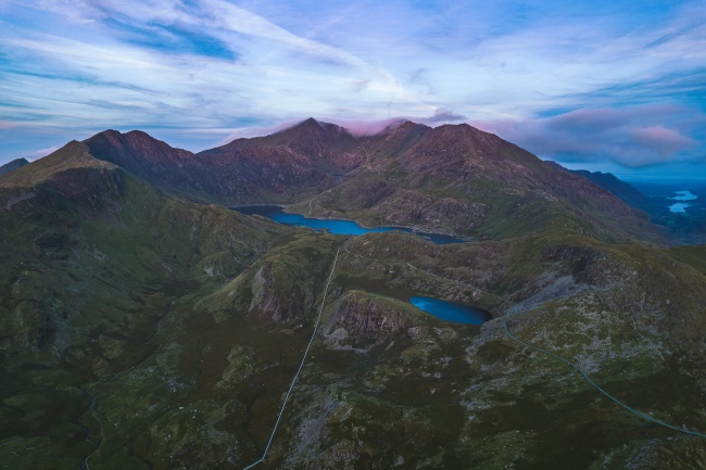绿色山川湖泊图片