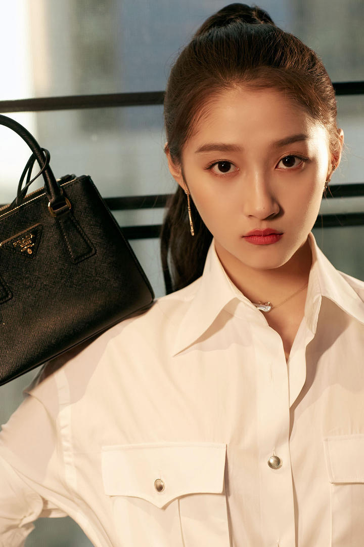 气质美女明星关晓彤高清写真