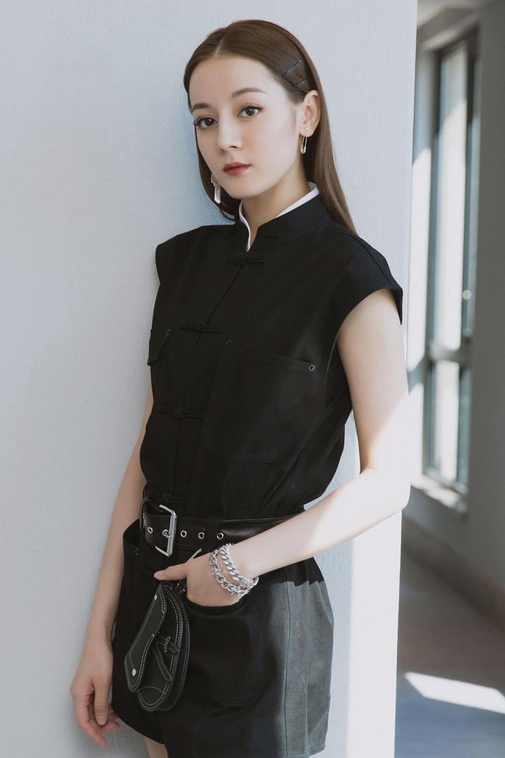 高冷气质女星迪丽热巴写真